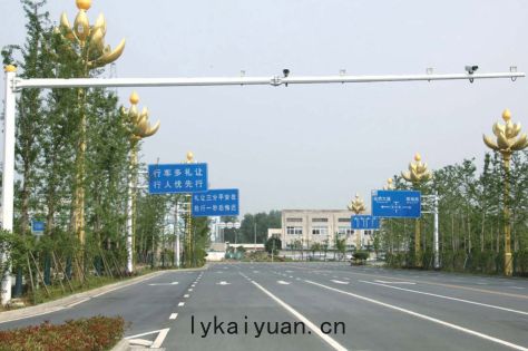 八(bā)角監控(kòng)立杆