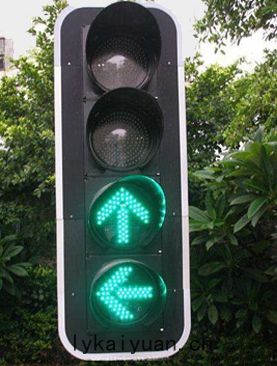 四聯道(dào)路交(jiāo)通信號燈(dēng)
