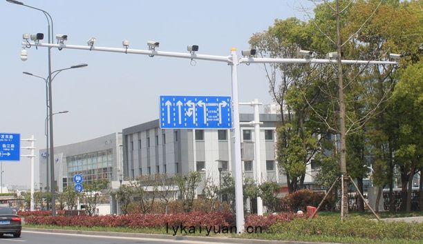 交通監控(kòng)杆(gān)件(jiàn)