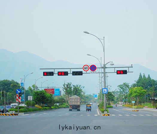 交通信(xìn)號(hào)燈(dēng)的(dí)控製(zhì)方法