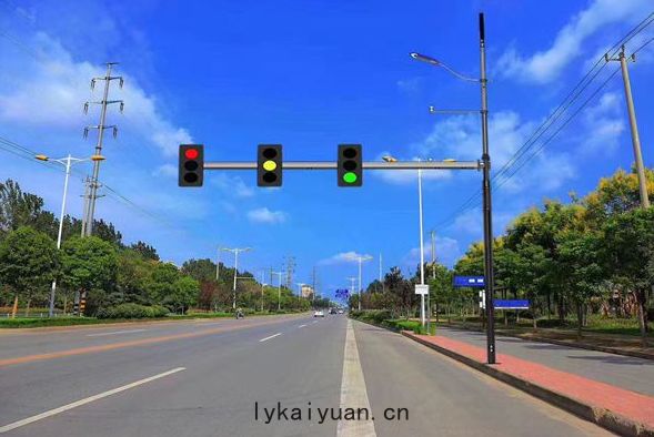 道(dào)路交(jiāo)通信號(hào)燈杆(gān)